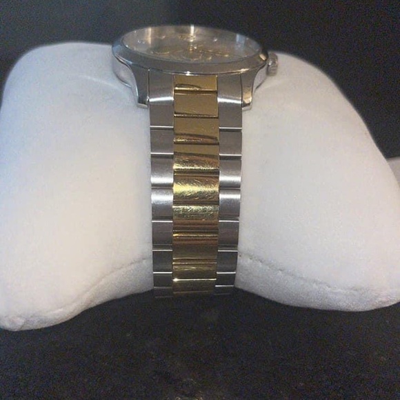 GUCCI: G-timeless watch, 38mm - Picture 5 of 13